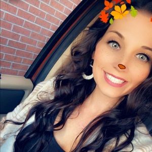 Meet your Posher, Cynthia